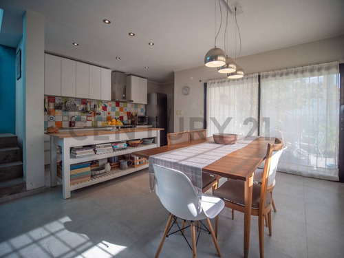 Casa En Venta La Plata