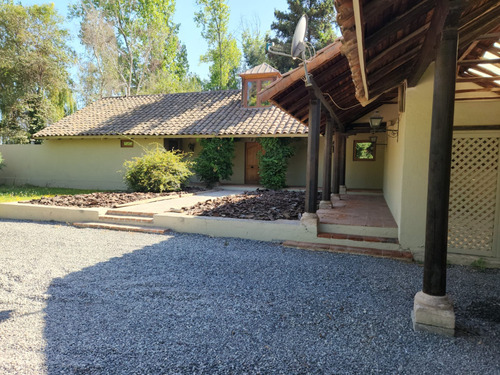 Casa Estilo Chileno En Condominio Buena Ubicacion Pirque