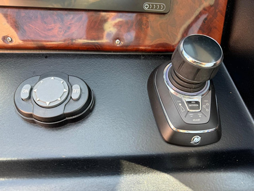 Lancha Triton 370ht, Zerada E Completa Na Represa