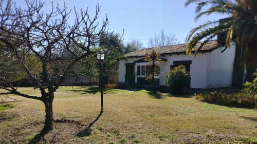 Venta Hermoso Chalet Serrano En Villa De Las Rosas, Excelente Ubicación
