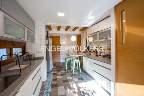 Casa En Venta San Carlos De Apoquindo / Paseo Los Domínicos