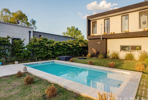 Espectacular Casa Estilo Moderno En Venta 5 Ambientes El Canton Maswichtz