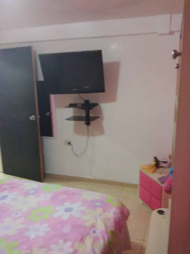 Imagen 16 de 20 de Venta De Casa Tipo Town House De 3 Niveles Mas Dos Aptos En Las Quince Letras 218m2