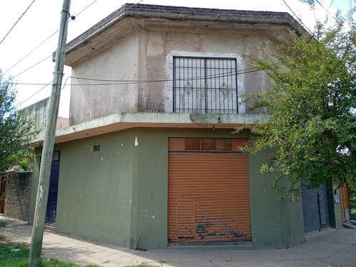 3 Locales + Casa En Planta Alta En Merlo