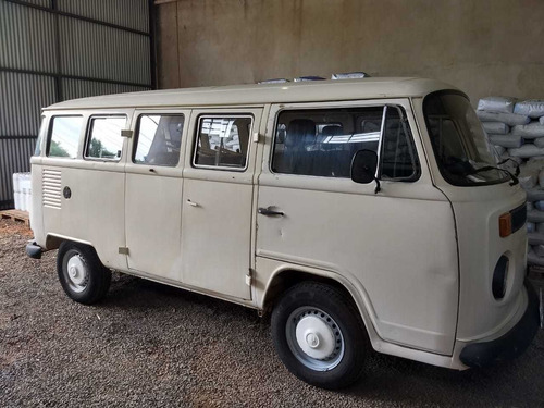 Imagem 3 de 5 de Kombi