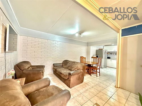 Casa En Venta De 2 Dorm. En Villa Alemana