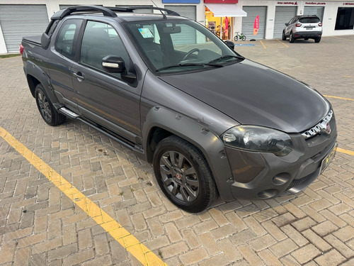 Fiat Strada 1.8 16v Adventure Cab. Dupla Flex 3p