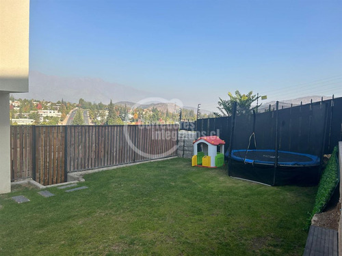 Casa En Venta De 4 Dorm. En Lo Barnechea Los Litres