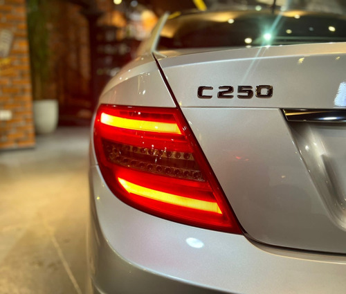 Imagem 7 de 17 de Mercedes C250