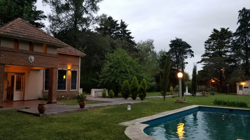 Permuta O Venta Hermosa Casaquinta O Permanente - 2 Casas