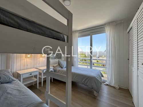 Casa En Cachagua Recién Remodelada Con Vista Al Mar