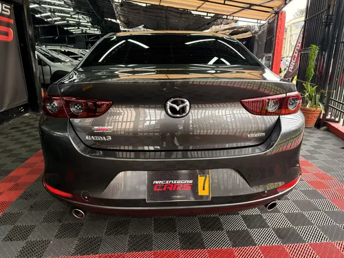 Mazda 3 2.0 Prime