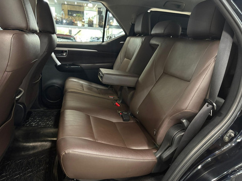 Toyota Hilux SW4 2.7 SRV 7 LUGARES 4X2 16V