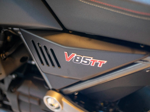 Imagen 12 de 25 de Moto Guzzi V85 Tt Negra Financiación Disponible