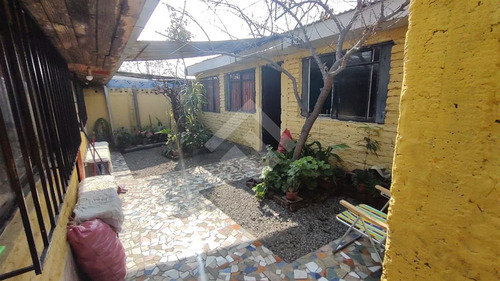 Casa En Venta De 4 Dorm. En Maipú