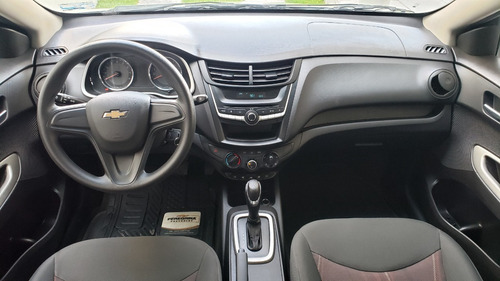 Imagen 2 de 10 de Chevrolet Aveo Ls Color Plata 2020 At