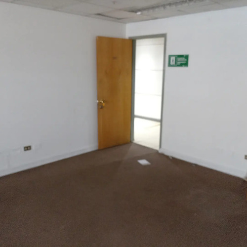Oficina Central 60 M2 En Edificio Con Estacionamiento