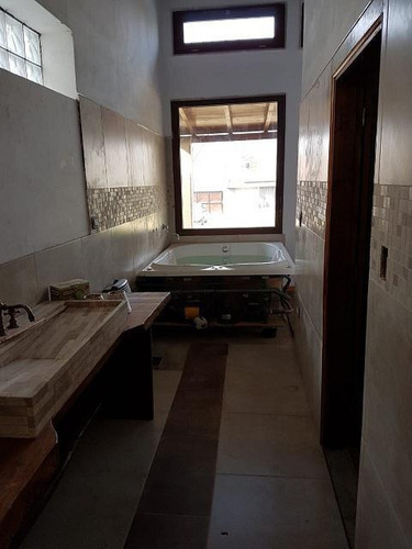 Imagen 18 de 24 de Casa De 5 Dormitorios - Con Pileta - Quincho - Cava Para Vinos - Funes