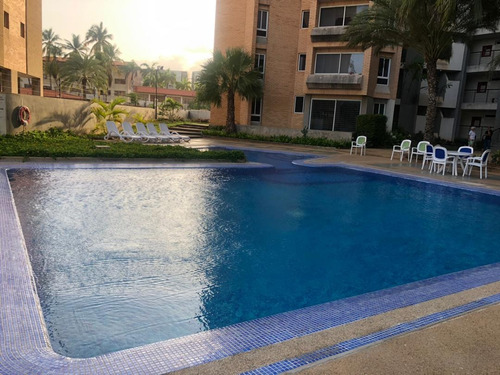 Luminoso Apartamento En Venta, Sector Costa Azul Ic-00539