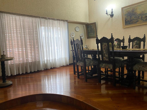 Venta Casa 5 Amb Dependencia Terraza Patio Jardin Parrilla En Floresta Norte