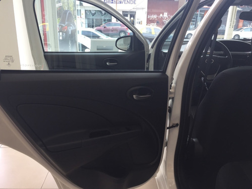 Imagen 10 de 21 de Toyota Etios 5p X 6m/t My 2022 Cupo Mr