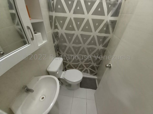 Edgar Centeno, Profesional Inmobiliario Vende Townhouse En Urbanizacion Monte Carmelo San Diego #22-15843