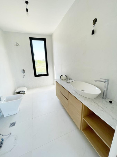 Imagen 11 de 18 de Casa En Venta San Matias 6 Ambientes Vista A Laguna