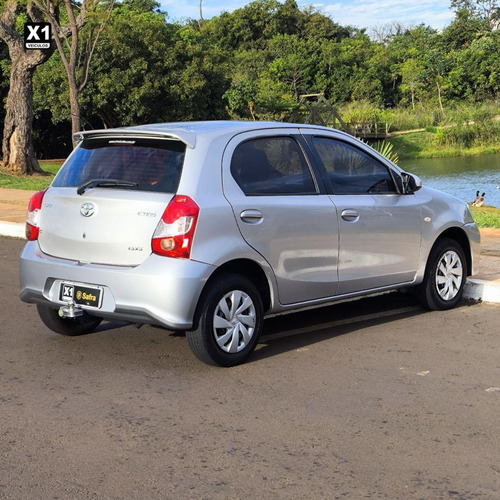 Toyota Etios Hb Xs 15 Mt