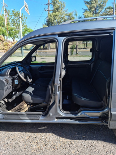 Imagen 9 de 10 de Renault Kangoo 2016 1.6 Furgon Ph3 Confort 5as Lc
