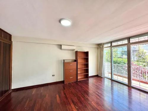 Casa En Prados Del Este (5h/5b/5pe)