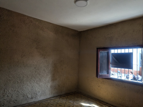 Muy Buen Padrón Céntrico De Múltiples Aplicaciones. Con Casa De 3 Dormitorios Y Terreno. Adaptable A Oficinas O Consultorios.