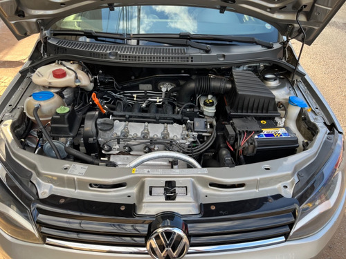 Imagem 12 de 15 de Volkswagen Voyage Evidence 1.6 Prata 2015