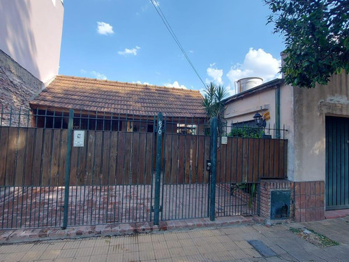 Venta - Casa En Beccar Con Dos Viviendas En Block Y Garage. Ideal Inversión.