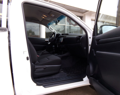 Imagen 6 de 8 de Toyota Hilux C/simple Tdi Dx 4x4 0km My23 Disponible