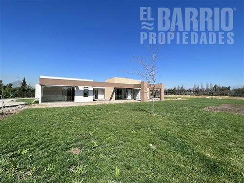 Casa En Venta En Chicureo Centro