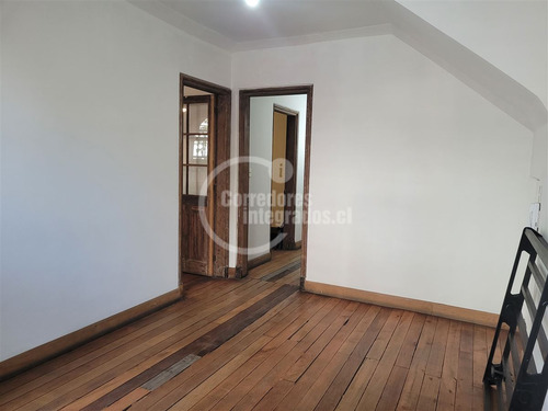 Casa En Venta De 6 Dorm. En Providencia