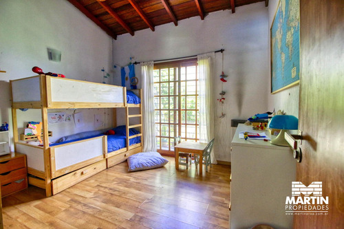 Casa En Venta En Martinez 4 Ambientes Uno En Suite, Jardín Con Pileta, Cochera X 2.