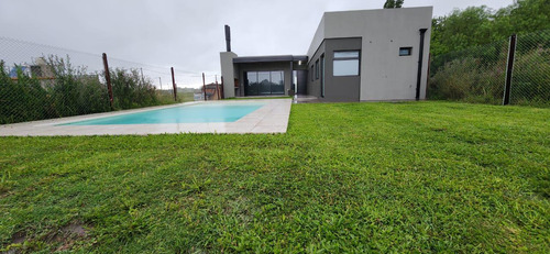 Casa En Venta 3 Dormitorios Ibarlucea