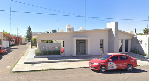 Casa De Un Nivel Con Excelente Ubicacion, 3 Recamaras, 2 Baños, 1 Lugar De Estacionamiento Con Uso De Suelo