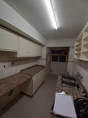 Venta Con Renta 2 Dormitorios Más Servicio. Garage Opcional.