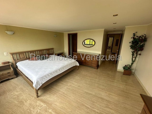 Venta De Amplio Apartamento Monterrey