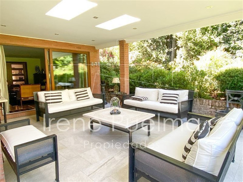 Casa En Venta De 5 Dorm. En Lo Barnechea