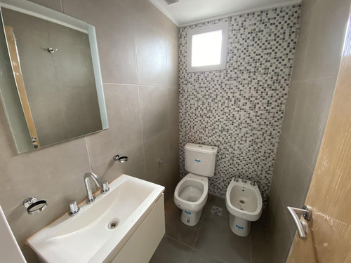 Departamento En Venta 2 Dormitorios 2 Baños Abasto A Estrena