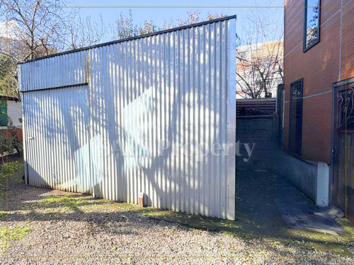 Casa Con Patio Y Gran Bodega (103650)