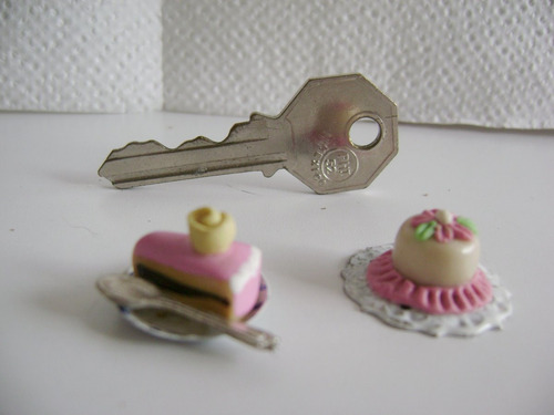 Pasteles Chicos En Miniatura Para Casa De Muñecas (Usado)