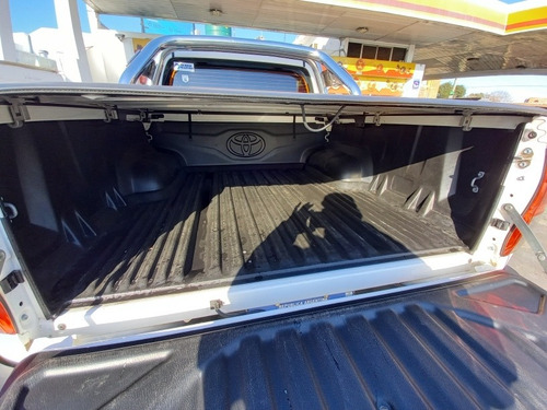 Imagen 13 de 15 de Toyota Hilux 2.8 Cd Srv Pack 177cv 4x2 2017