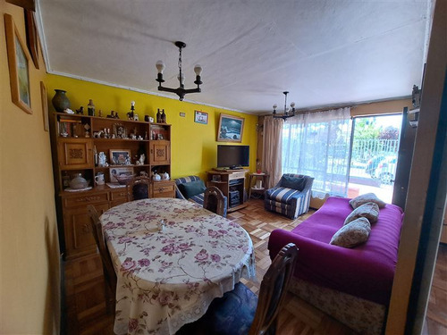 Casa En Venta De 6 Dorm. En San Joaquín