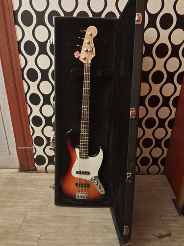 Bajo Squier Jazzbass By Fender Con Case Rígido Y Llave