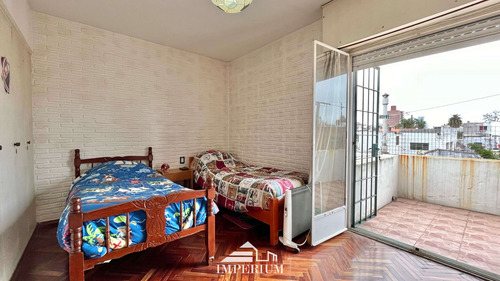 Casa De 2 Dormitorios, 2 Baños Y Garaje En Parque Batlle