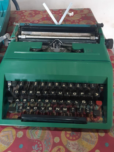Máquina De Escribir Portátil Olivetti Studio 44
